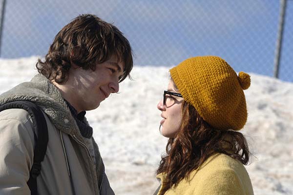 Michael Angarano et Olivia Thirlby dans Snow Angels (2007)