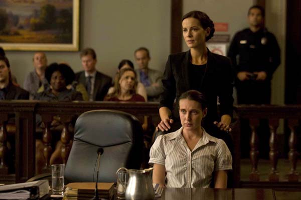 Kate Beckinsale et Anna Schafer dans The Trials of Cate McCall (2013)