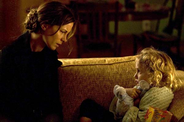 Kate Beckinsale et Ava Kolker dans The Trials of Cate McCall (2013)