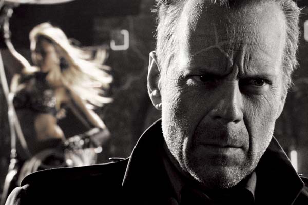 Bruce Willis et Jessica Alba dans Sin City (2005)