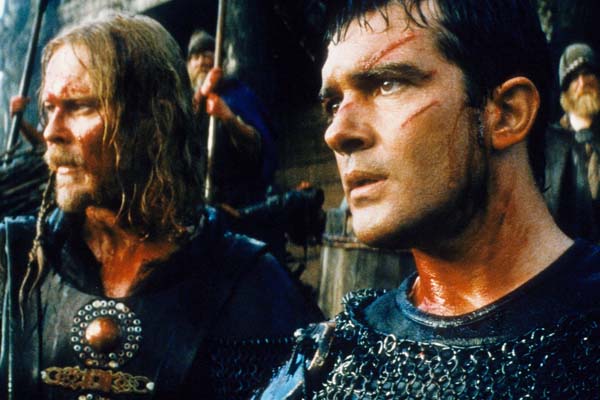 Antonio Banderas et Dennis Storhøi dans The 13th Warrior (1999)