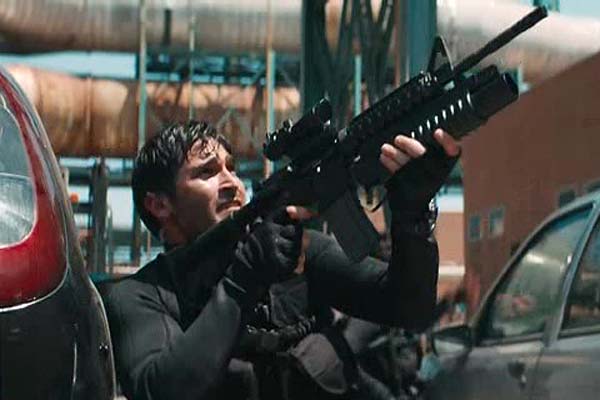 Tyler Hoechlin dans Stratton (2017)