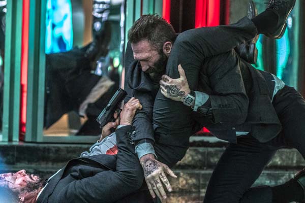 Keanu Reeves et Tim Connolly dans John Wick: Chapter 2 (2017)