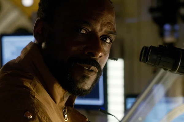 Ariyon Bakare dans Life (2017)