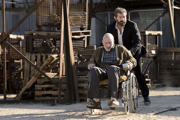 Patrick Stewart et Hugh Jackman dans Logan (2017)