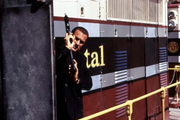 Steven Seagal dans Under Siege 2: Dark Territory (1995)