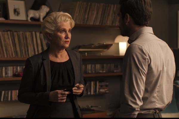 Ana Wagener et Mario Casas dans Contratiempo (2016)