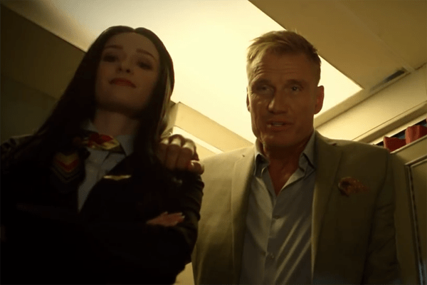 Greer Grammer et Dolph Lundgren dans Altitude (2017)