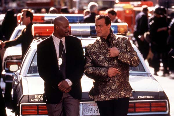 Steven Seagal et Keenen Ivory Wayans dans L'Ombre Blanche (1996)