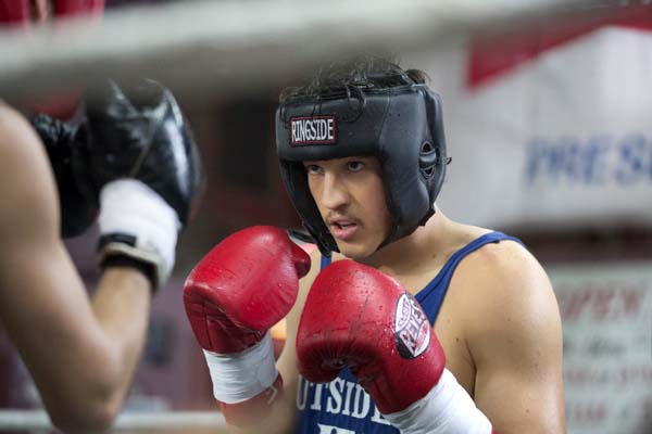 Miles Teller dans Bleed for This (2016)