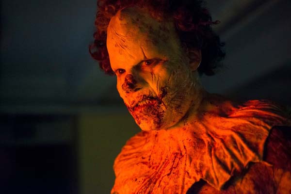 Andy Powers dans Clown (2014)