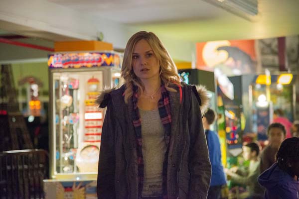 Laura Allen dans Clown (2014)