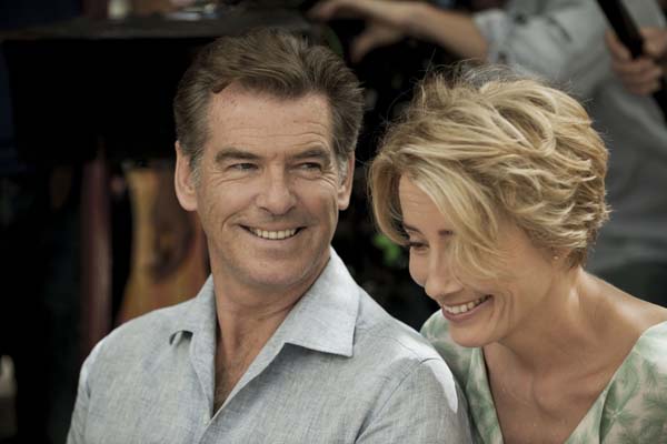 Pierce Brosnan et Emma Thompson dans The Love Punch (2013)