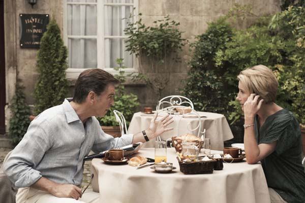 Pierce Brosnan et Emma Thompson dans The Love Punch (2013)