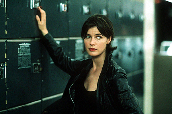 Irène Jacob dans U.S. Marshals (1998)