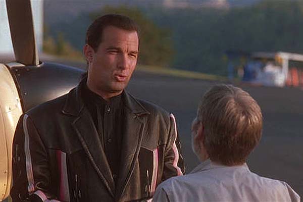 Steven Seagal dans Menace Toxique (1997)