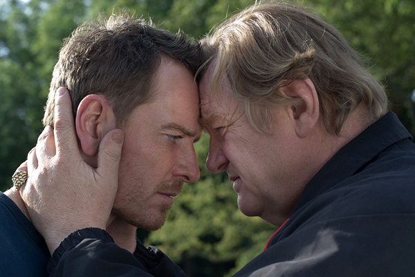 Michael Fassbender et Brendan Gleeson dans À ceux qui nous ont offensés (2016)