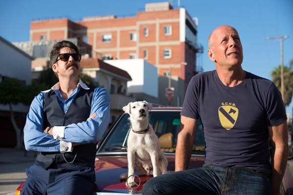 Bruce Willis et Adam Goldberg dans Once Upon a Time in Venice (2017)