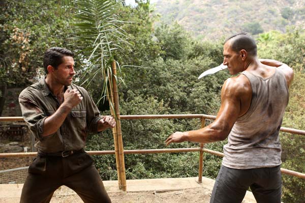 Scott Adkins et Marko Zaror dans Savage Dog (2017)