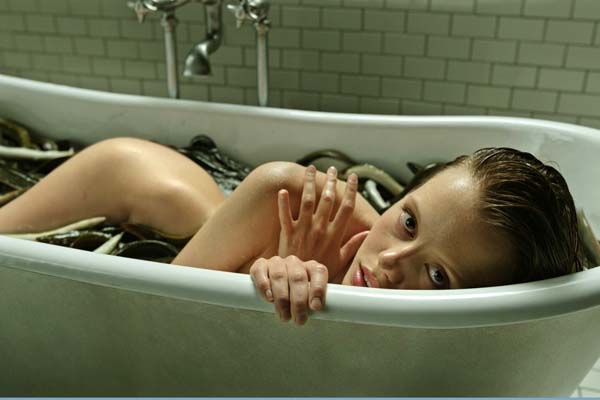 Mia Goth dans A Cure for Wellness (2016)