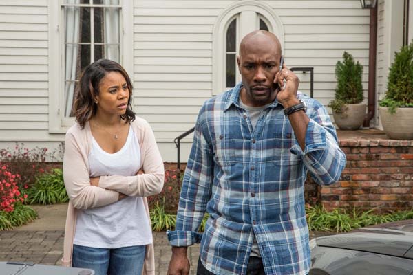 Morris Chestnut et Regina Hall dans When the Bough Breaks (2016)