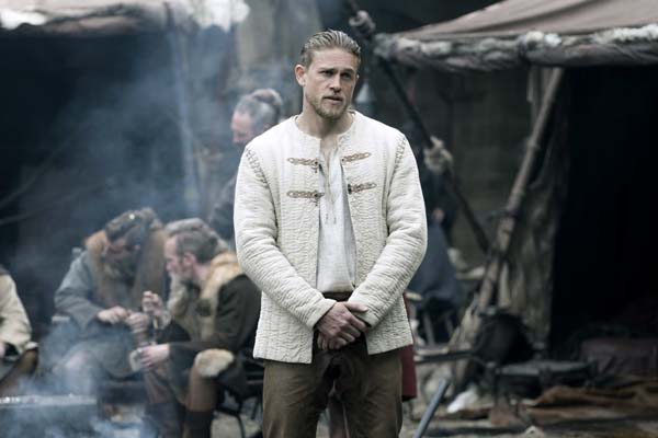 Charlie Hunnam dans King Arthur: Legend of the Sword (2017)