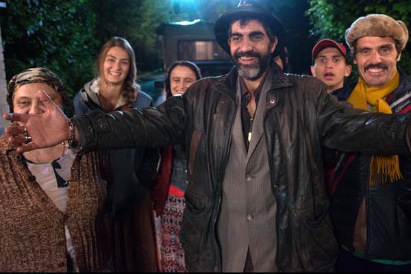 Ary Abittan dans A bras ouverts (2017)