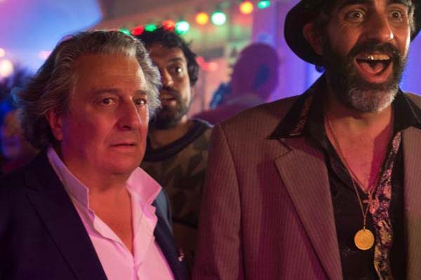 Christian Clavier et Ary Abittan dans A bras ouverts (2017)
