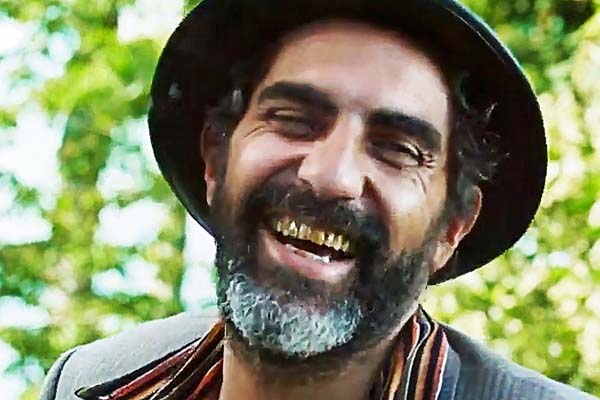 Ary Abittan dans A bras ouverts (2017)