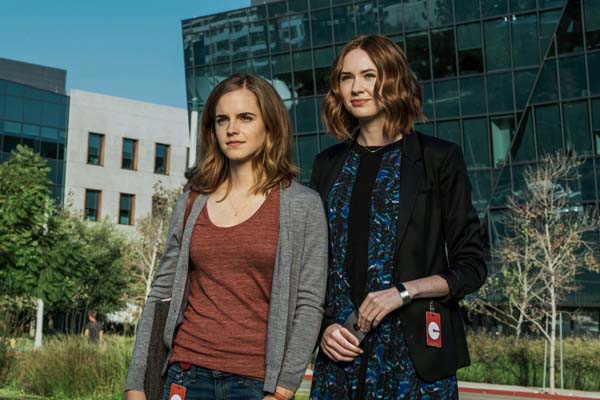 Emma Watson et Karen Gillan dans The Circle (2017)