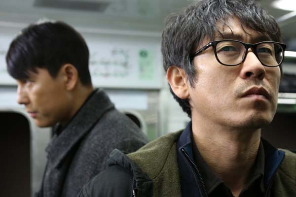 Jung Woo-sung et Sol Kyung-gu dans Cold Eyes (2013)