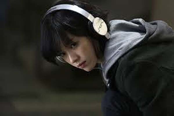 Han Hyo-joo dans Cold Eyes (2013)