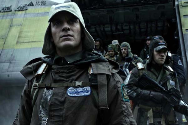 Billy Crudup, Carmen Ejogo, Michael Fassbender, Nathaniel Dean, Alexander England, Katherine Waterston, et Uli Latukefu dans Alien: Covenant (2017)