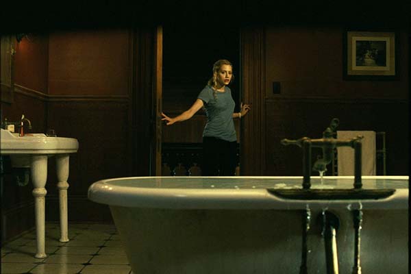 Brittany Murphy dans Deadline (2009)v