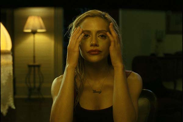 Brittany Murphy dans Deadline (2009)v