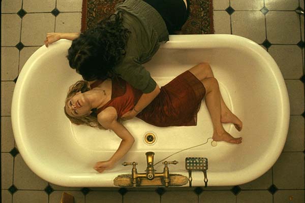 Brittany Murphy et Tammy Blanchard dans Deadline (2009)