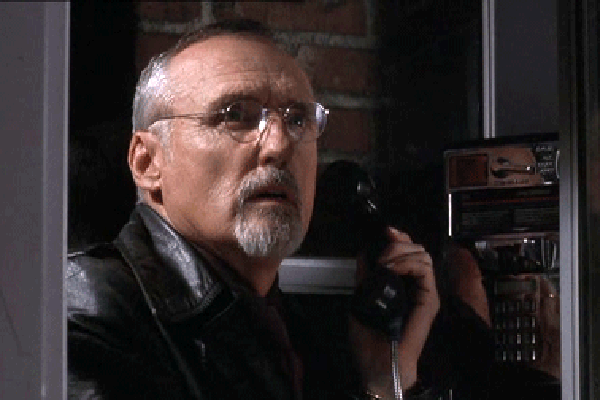 Dennis Hopper dans Explosion Imminente (2001)