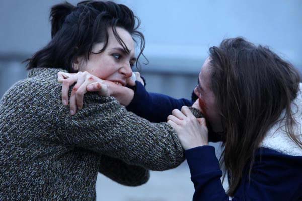 Garance Marillier et Ella Rumpf dans Grave (2016)