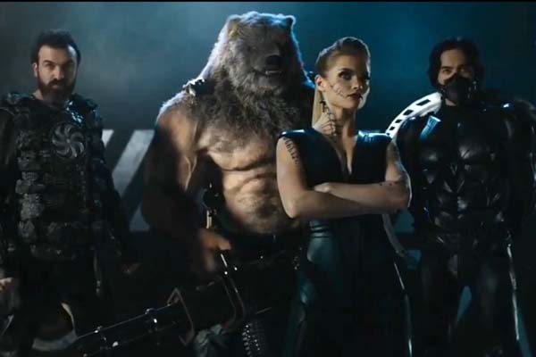 Anton Pampushnyy, Sanjar Madi, Sebastien Sisak, and Alina Lanina dans Guardians (2017)