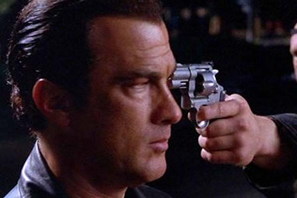 Steven Seagal dans Hors Limites (2001)