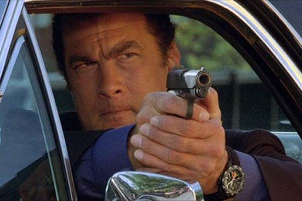 Steven Seagal dans Hors Limites (2001)