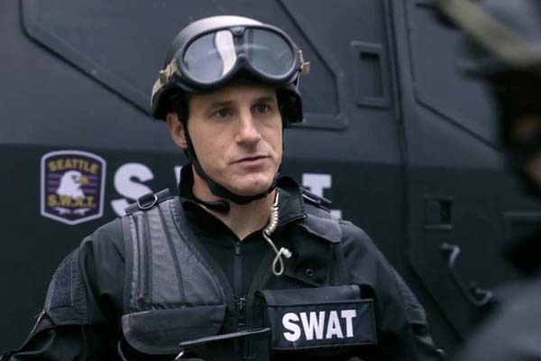 Sam Jaeger dans S.W.A.T.: Under Siege (2017)