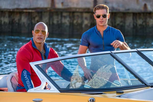 Dwayne Johnson et Zac Efron dans Baywatch (2017)