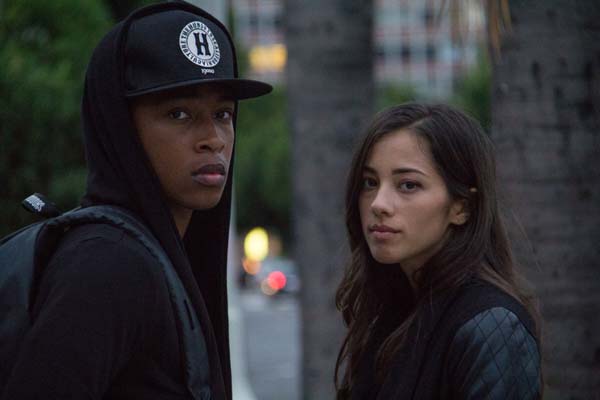 Seychelle Gabriel et Jacob Latimore dans Sleight (2016)