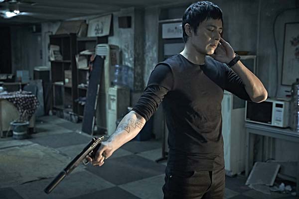 Jang Dong-gun dans No Tears for the Dead (2014)