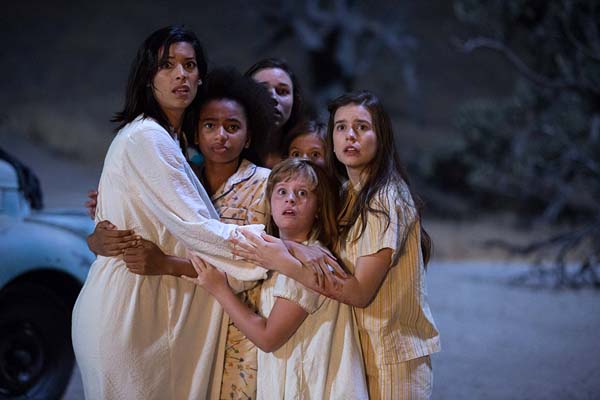 Grace Fulton, Stephanie Sigman, Philippa Coulthard, Tayler Buck, Lulu Wilson, et Lou Lou Safran dans Annabelle: Creation (2017)