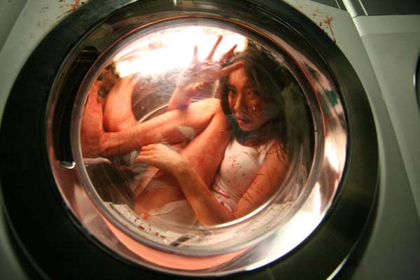 Yoon Jung-hee dans Death Bell (2008)