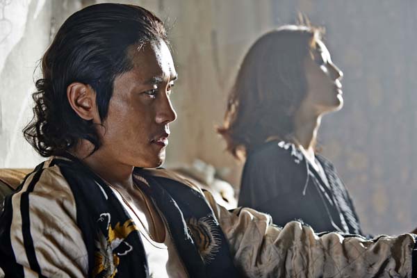 Jo Seung-woo et Lee El dans Inside Men (2015)