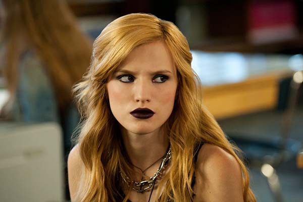 Bella Thorne dans Amityville: The Awakening (2017)
