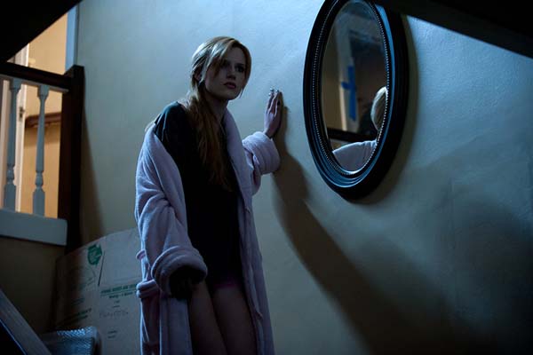 Bella Thorne dans Amityville: The Awakening (2017)